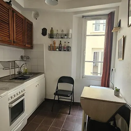 Joli Renove En Plein Coeur De L'âme De Quartier Pantheon , Notre-dame